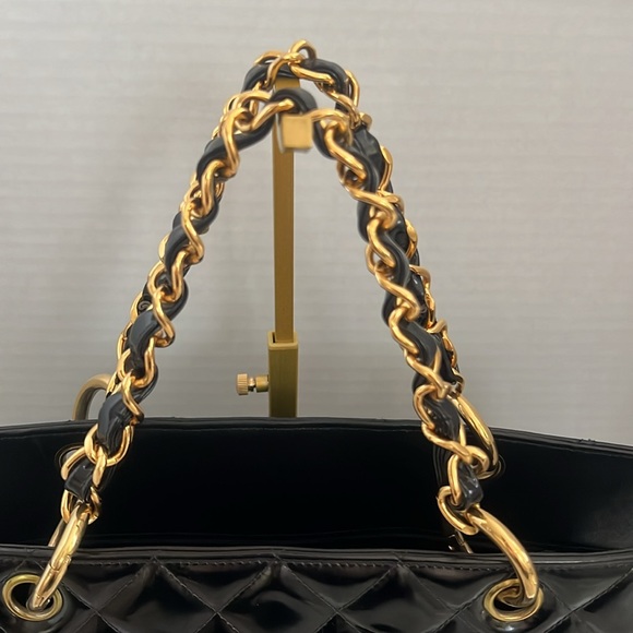 Chanel timeless quilted tote - Picture 4 of 13